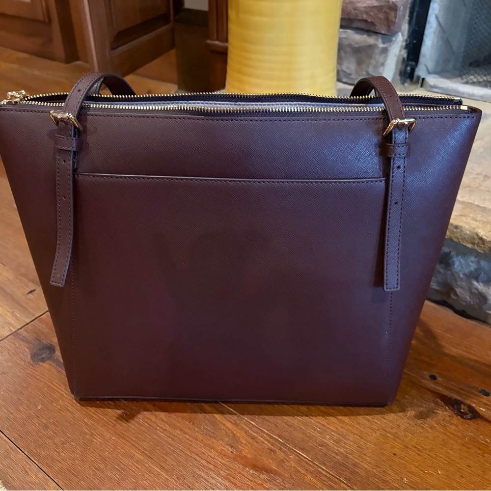 Michael Kors Voyager Large- Barolo - Picture 9 of 11